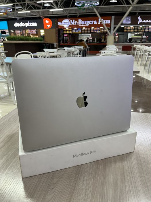 Mac book PRO 13-inch  2017 Core i5 EAC