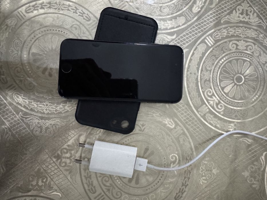 Срочно продам айфон 8 64 gb