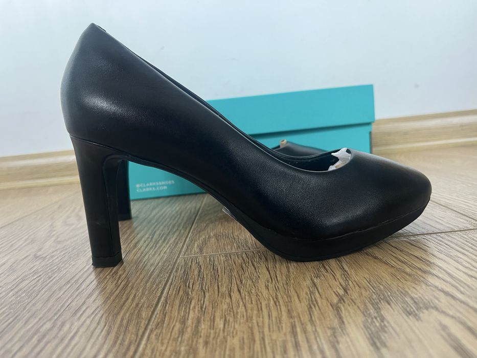 Нови дамски обувки Clarks 35н