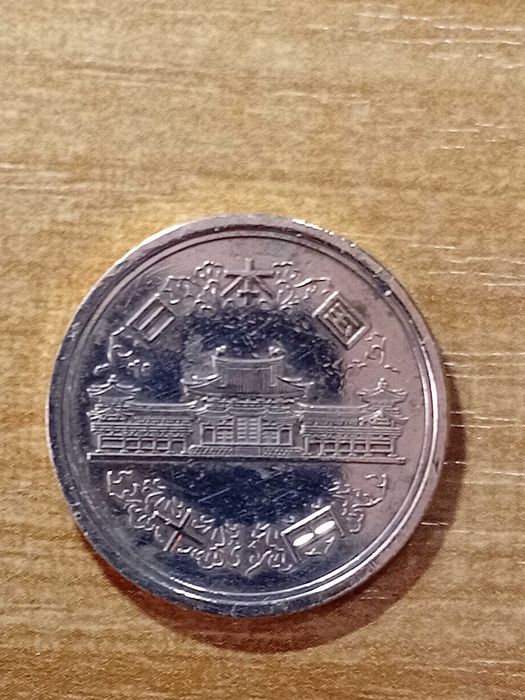 продам монету 10 иен