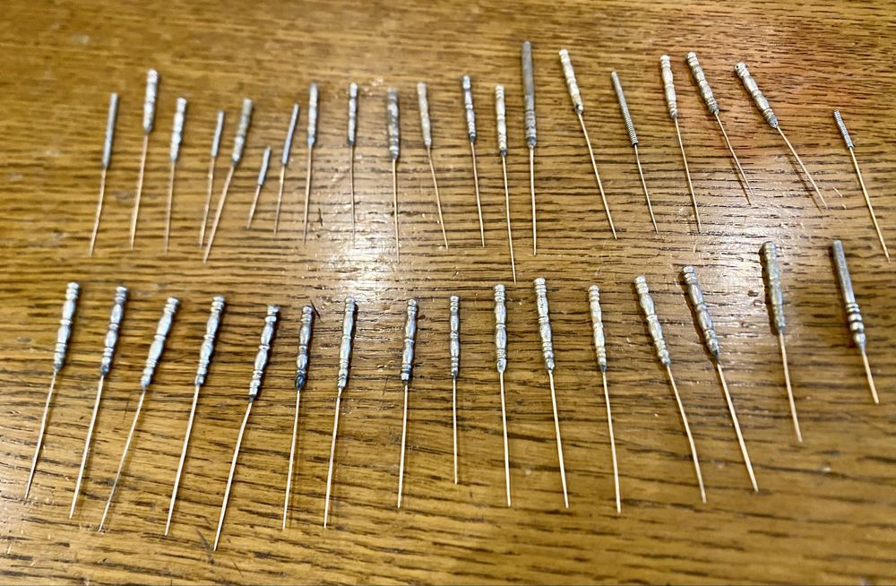 Зототые иглы с серебряными ручками