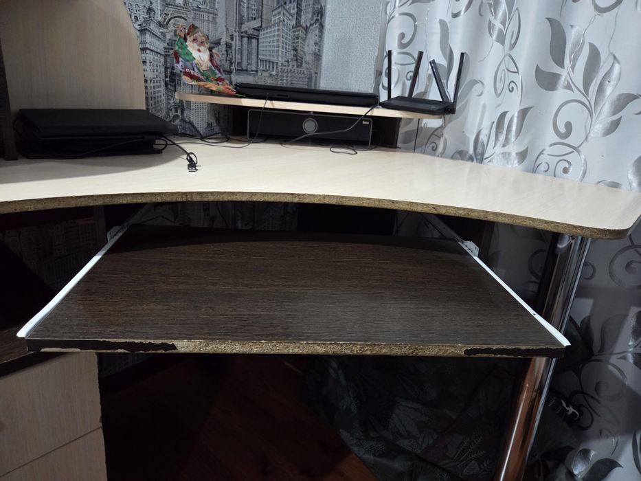 Продам угловой компьютерный стол