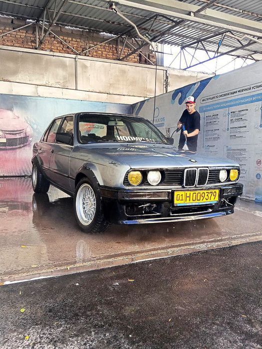 Срочно продаётся своя БМВ е30 седан