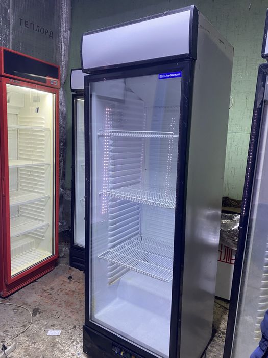 Продам витрины холодильники