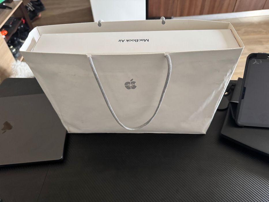 15-inch MacBook Air with Apple M2 chip 
8GB unified memory  512GB SSD