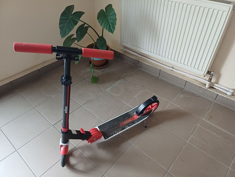 Vand trotinetă  in stare bună de funcționare.