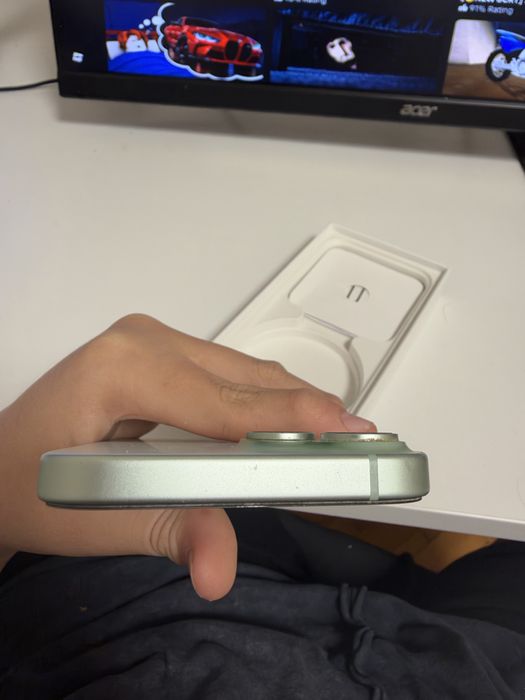 NEGOCIABIL  DOAR IN CLUJ Vând iPhone 15, 128 GB, culoare Mint. Telefonul funcționează foarte bine și poate fi testat la predare.