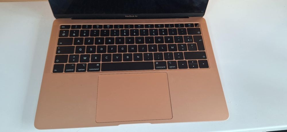 MacBook за части А1932