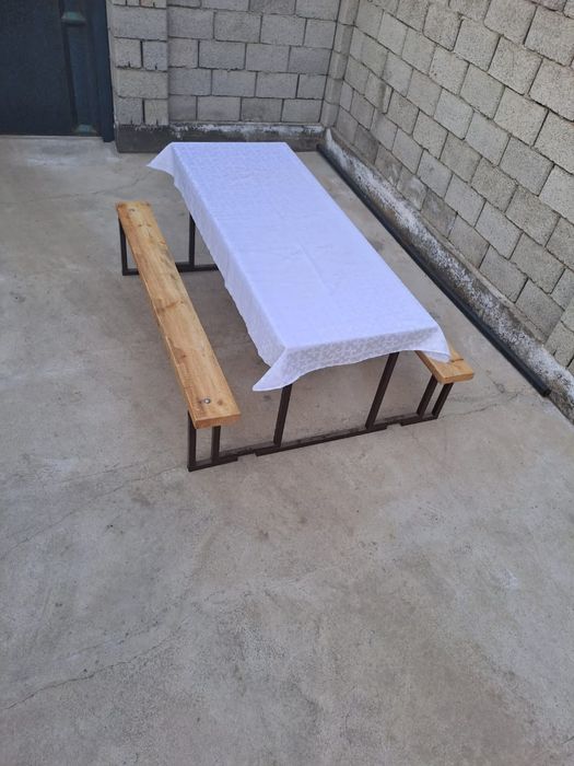 Стол ,стулья, ыдыс аяқтарымен сатылады!