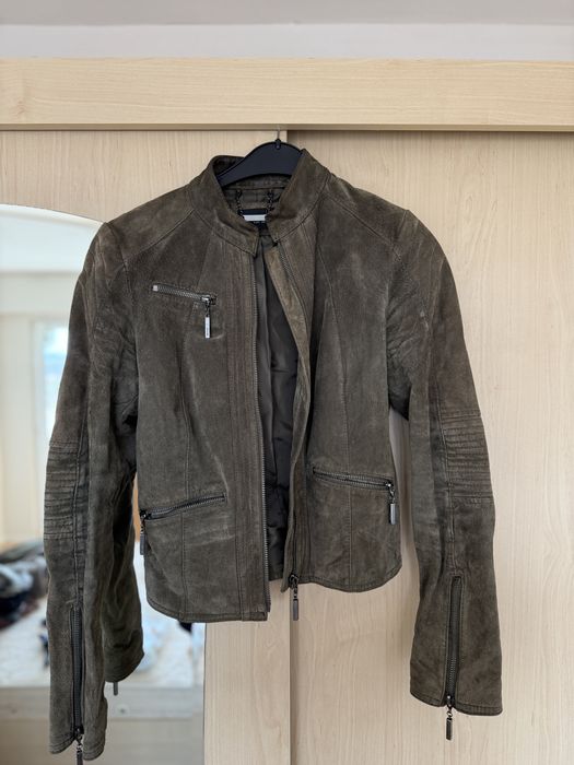 Дамско яке RESERVED