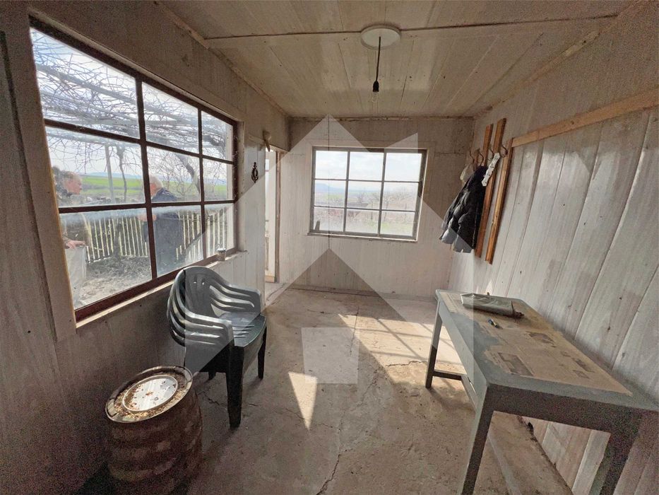 Продава БИЗНЕС имот СКЛАДОВЕ с ЖИЛИЩНА част в с. Стоян Михайловски