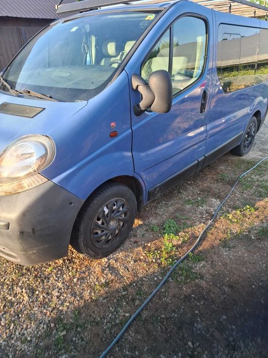 Opel vivaro 1.9 din anul 2005 cu 9 locuri