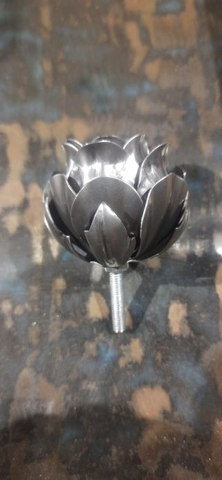 Продаю металлические розы