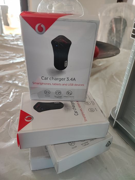 Încărcător auto 12/24v marca Vodafone, cu doua USB 3.4 Ah