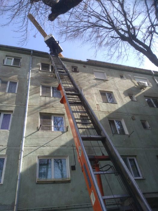 Inchiriez lift exterior scara, nacela materiale constructii