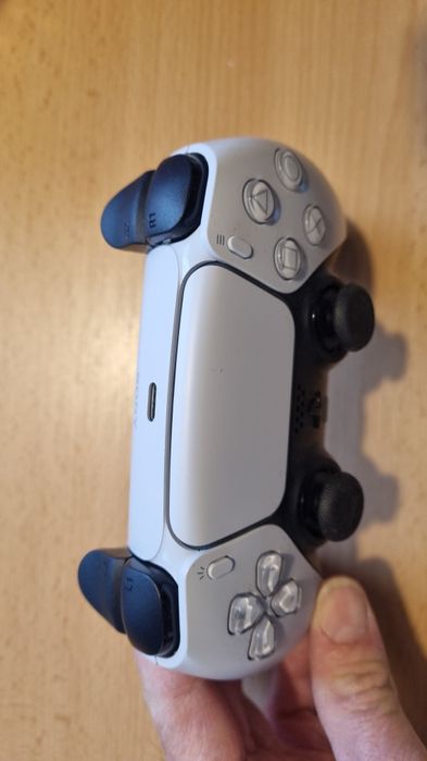 Продавам джойстик за PlayStation 5