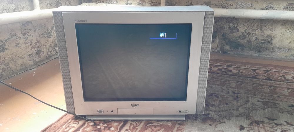 Продам старый телевизор LG Flatron