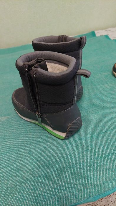 Сапожки 26 размер  ПОДОШВА 17см.Полностью18см.теплые.Кроссовки с Супен