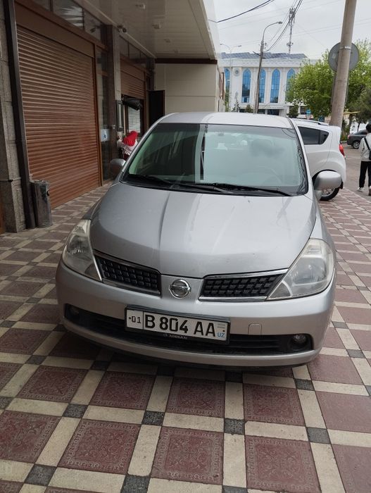 Автомобиль Nissan Tiida
