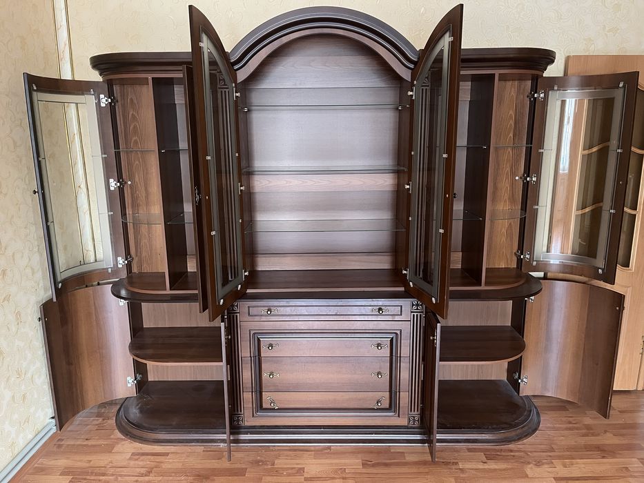 Горка орех оригинал сервант