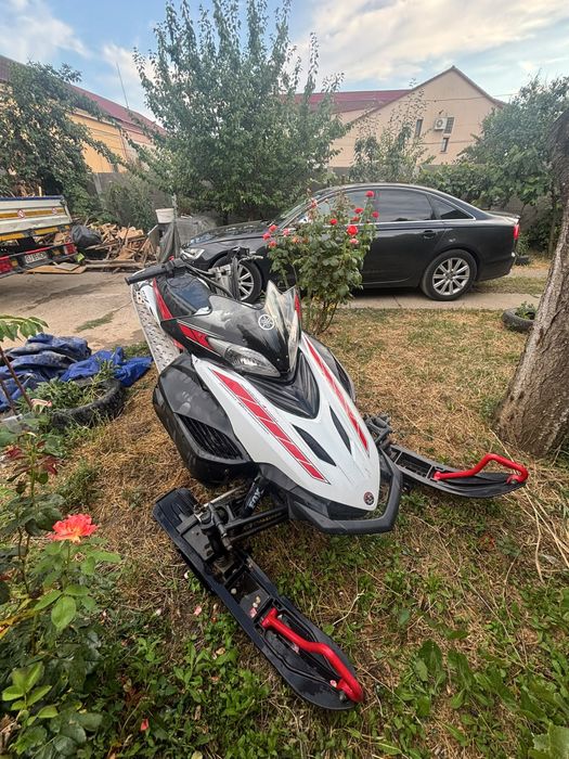 Vând Snowmobil yamaha RX1