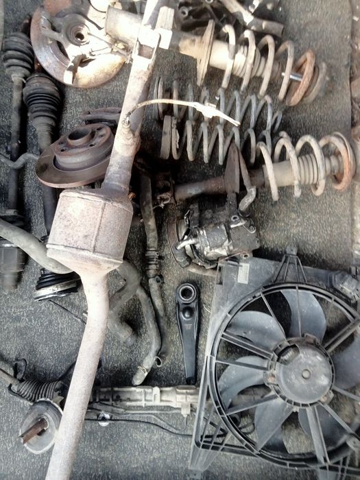 Vând motor, cutie de viteze și piese Logan 2007