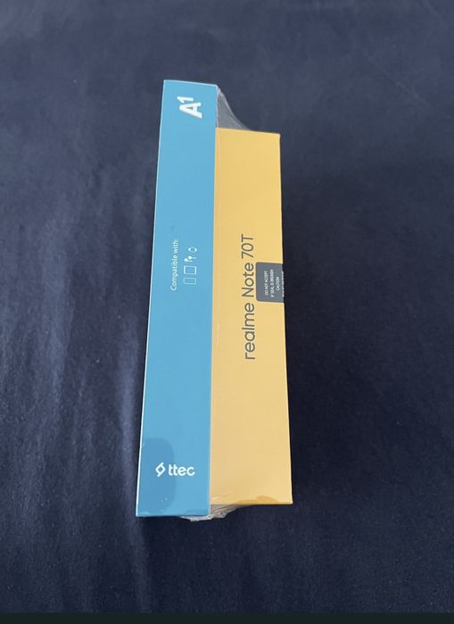 Телефон Realme Note 70T и преносима батерия