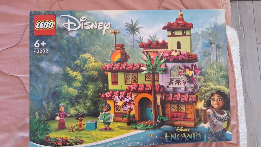 Конструктор Lego серия Disney  Frozen / Encanto