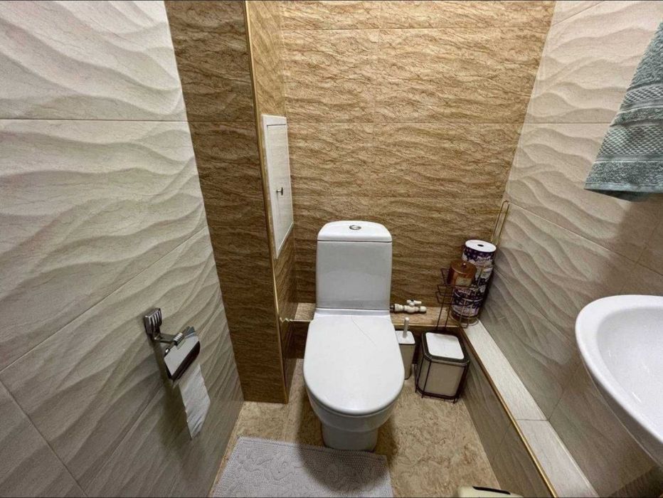 Каартира 3/7/9 Новомосковская 75м2