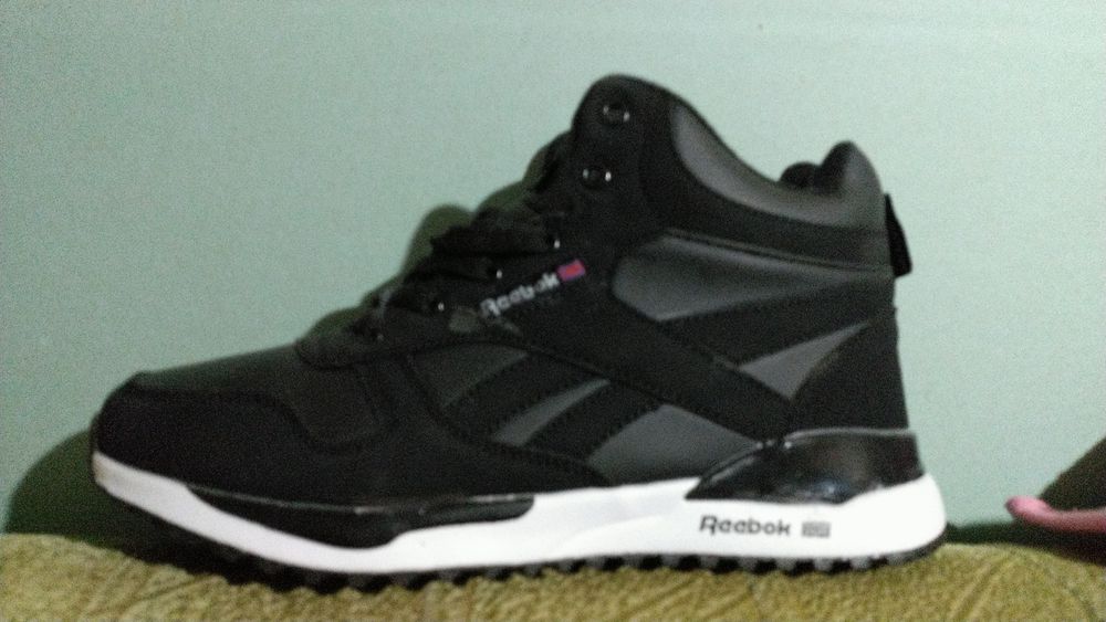 Новые кроссовки с мехом