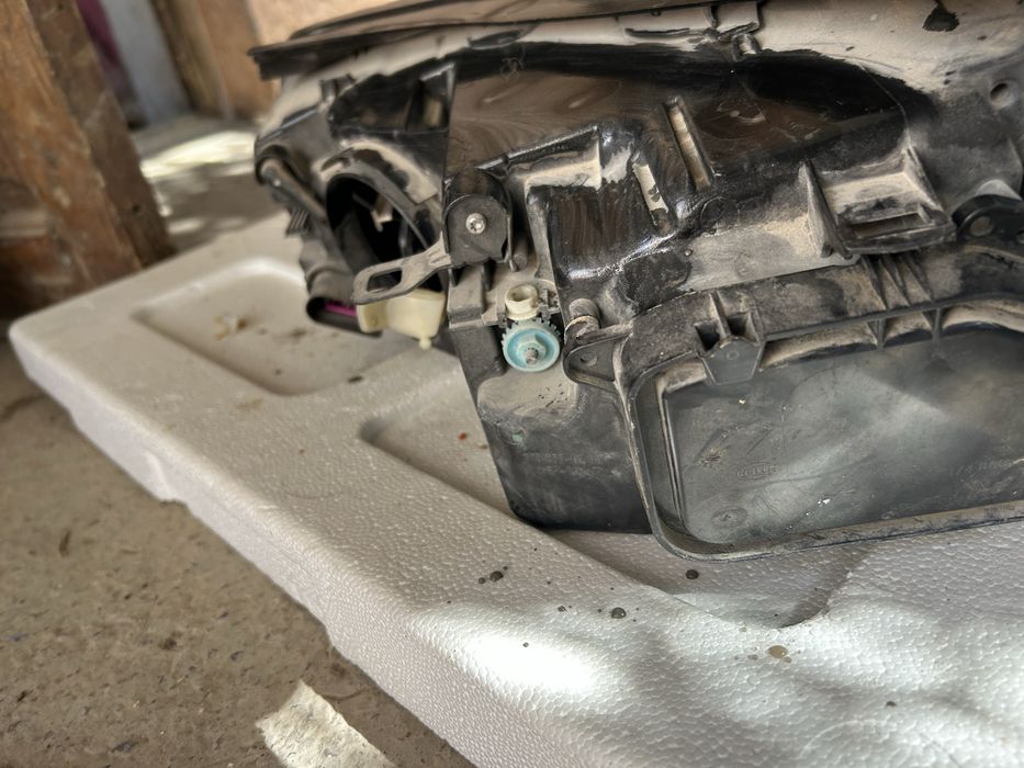 Фары передние туарег 2010