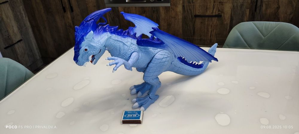 Дракон (игрушка на батарейках)