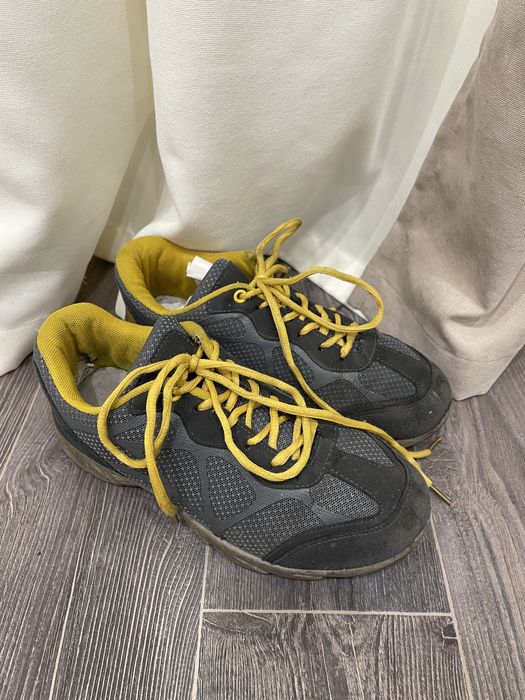 Женские кроссовки