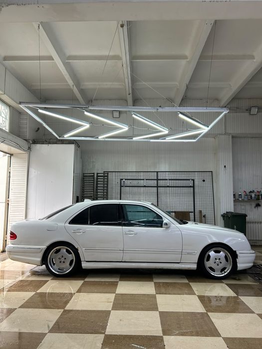 Mercedes Benz 210