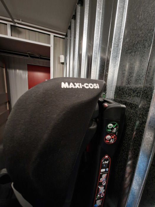 Maxi Cosi Axiss Autheblack въртящ се детски стол за кола