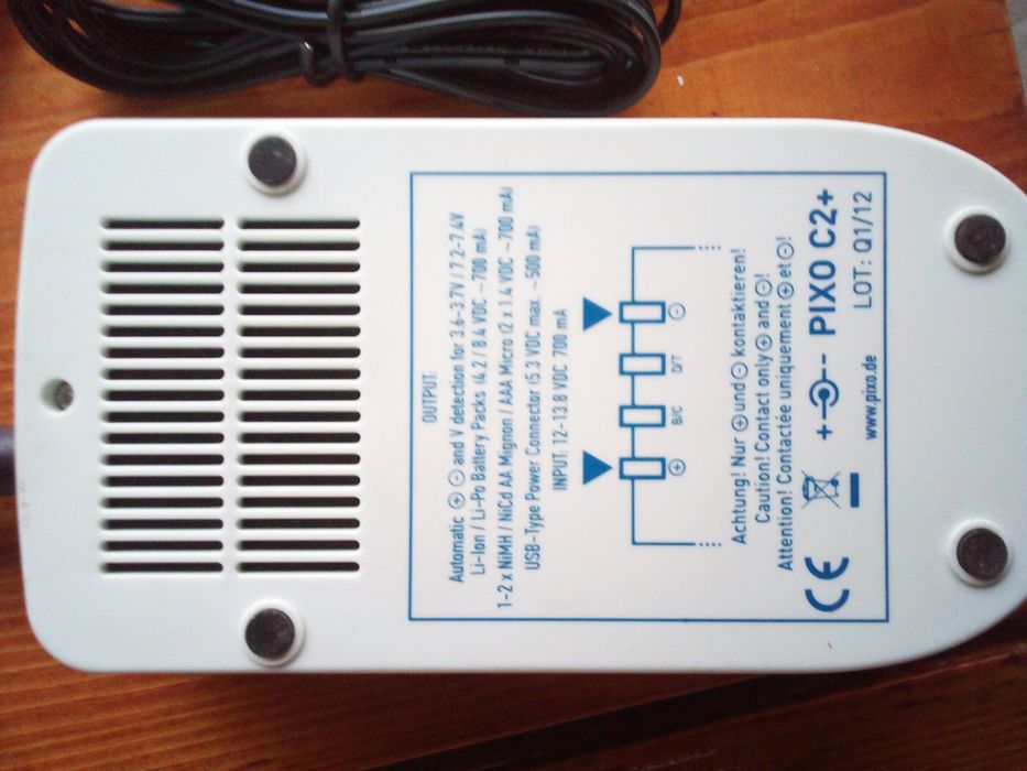 Încărcător universal