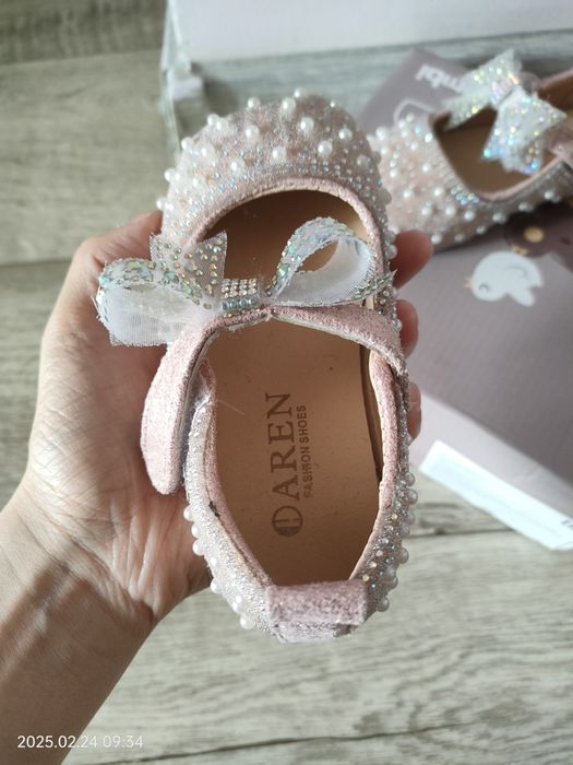 Продаю детский праздничные туфельки