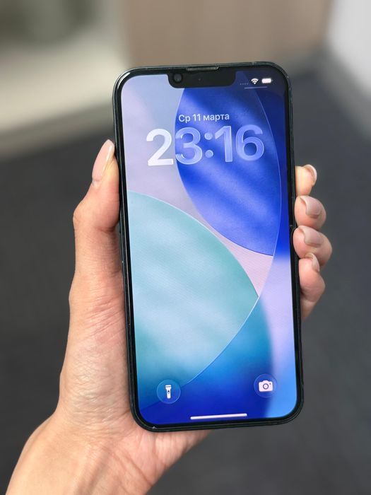 Продаю Iphone 13