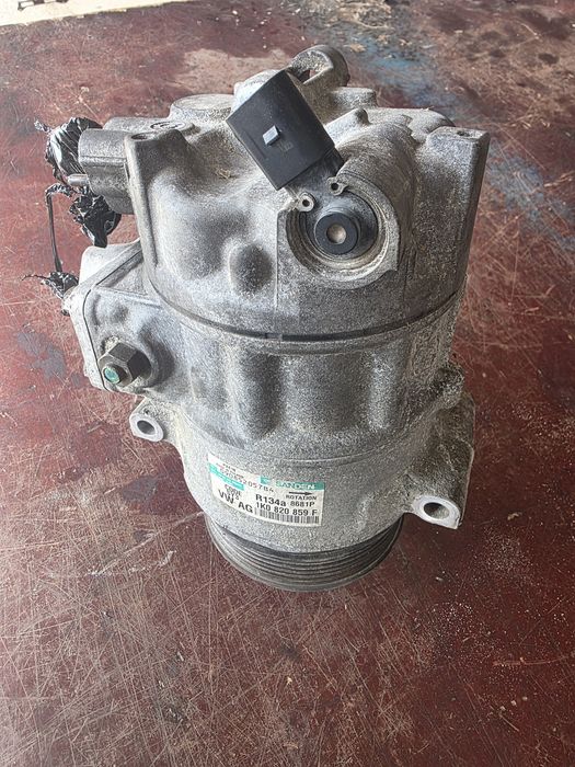 Compresor a.c vw Passat B6 2.0 BMR