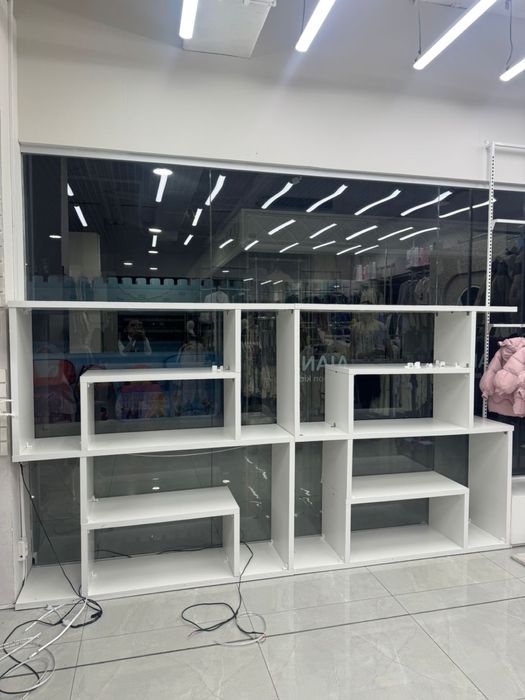 обувной стеллаж для магазина