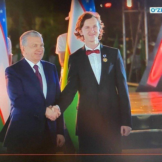 Уроки игры на фортепиано online и offline