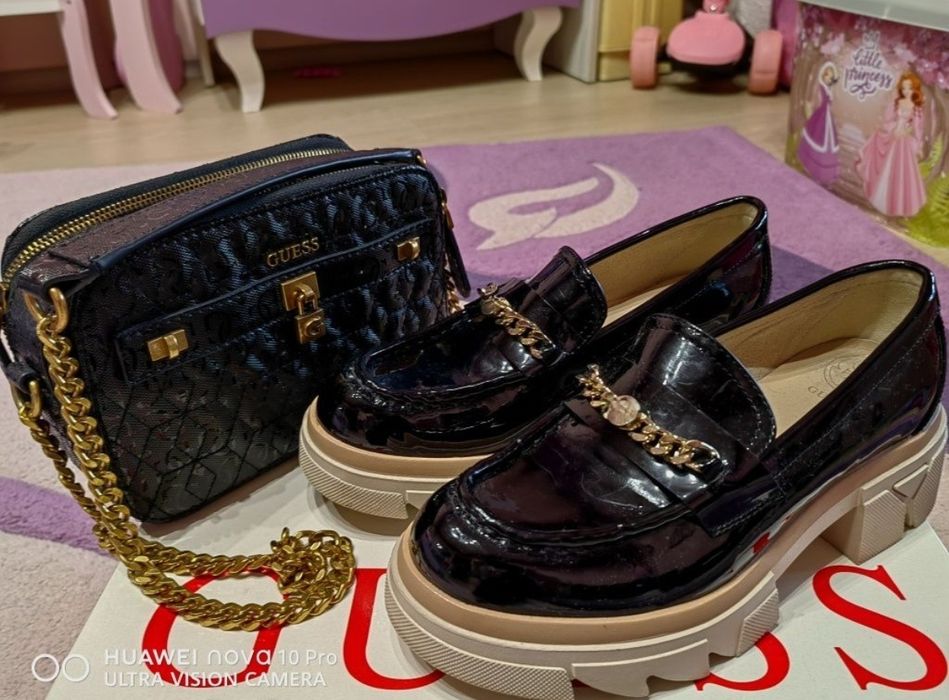 Страхотен сет Guess