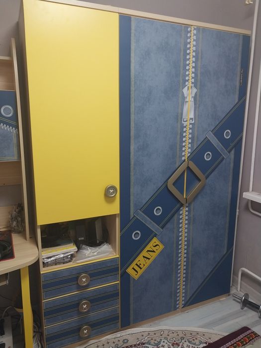 Комплект мебели в детскую