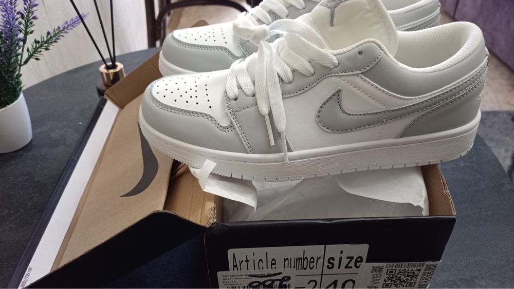 Продам новые кроссовки Nike