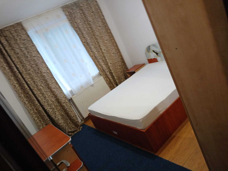 Închiriez apartament cu 2 camere