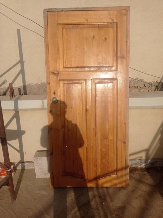 Мустахкам эшик срочно сотилади