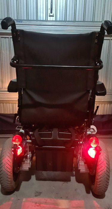 Carucior electric cu lumini pentru disabili ,batrani 3250 lei