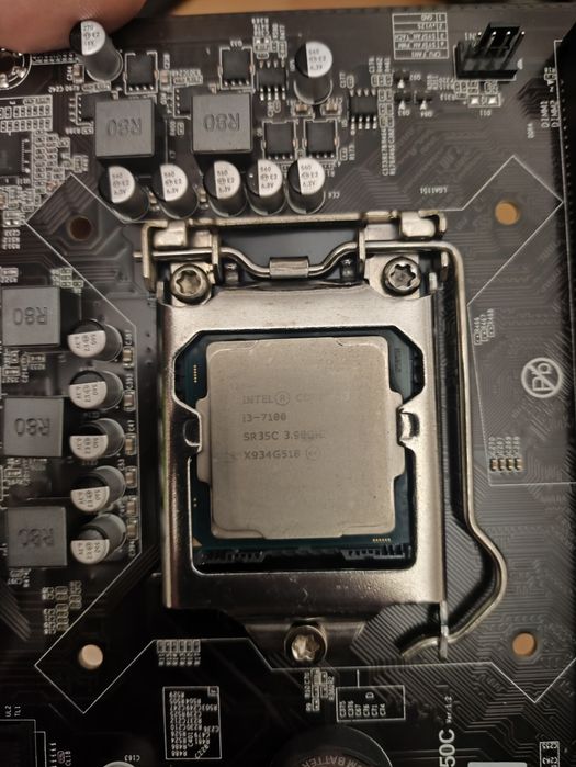 Процессор i3 7100 + какая то майнинг материнка