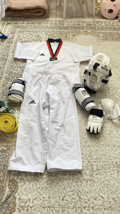 Продам полный набор формы для таэквандо