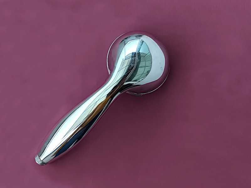 Душ слушалка със седем функции за разнообразно обливане и налягане